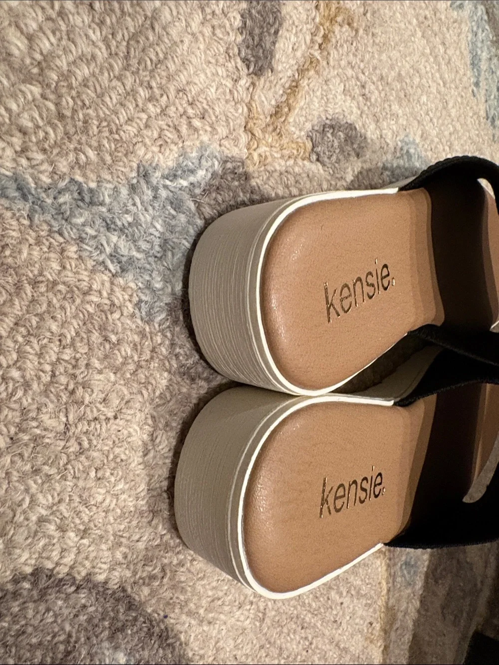 Kensie Black Knit Slide Sandals with Tan Footbed and White Platform 8